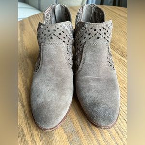 Vince Camuto tan suede booties 6.5